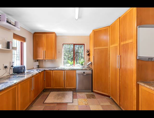 4 BEDROOM HOUSE FOR SALE IN NORTH RIDING AH